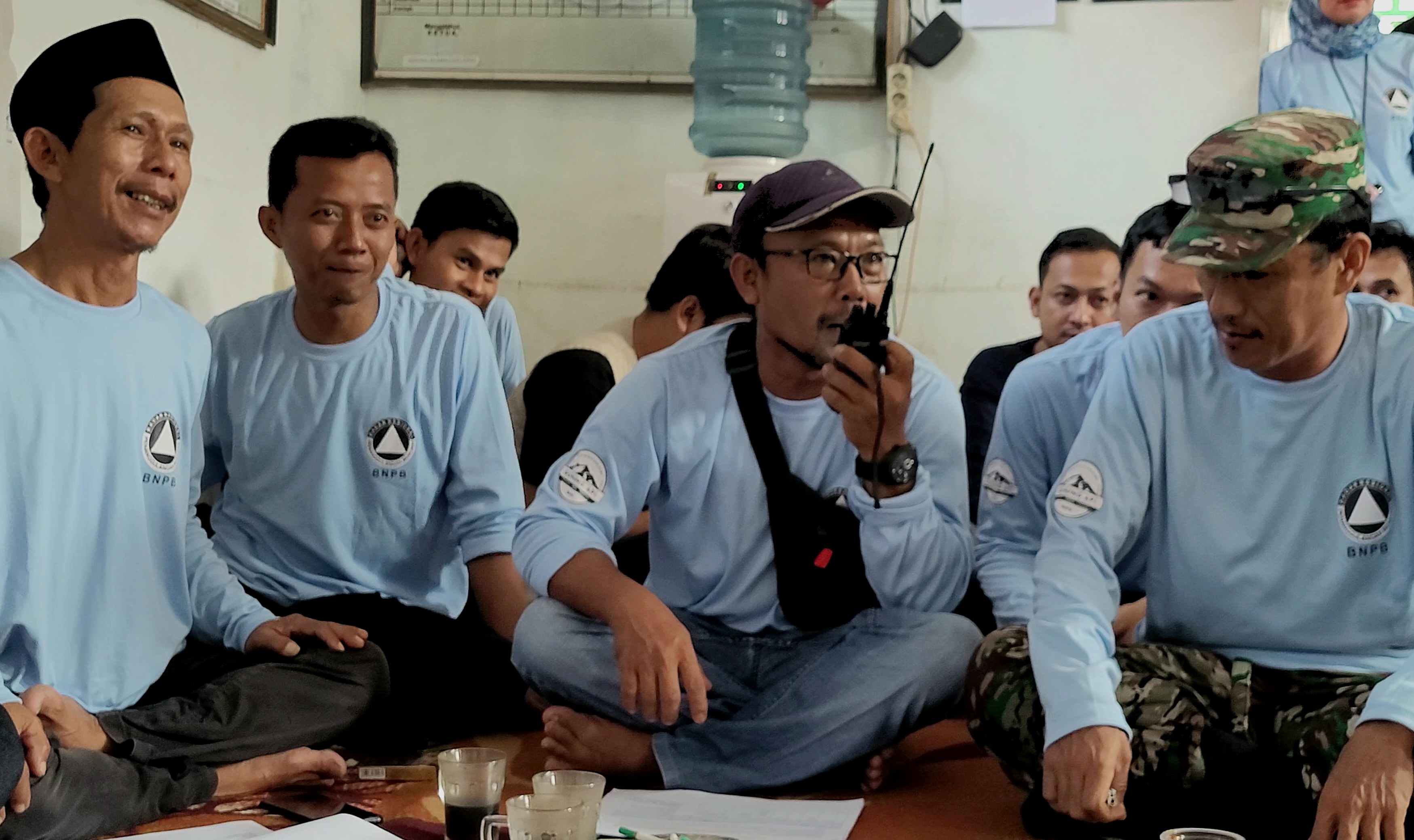 Tim Siaga Bencana berlatih dan mengujicobakan berbagai protokol yang dihasilkan melalui geladi peringatan dini dalam ruang, Jumat (26/5).